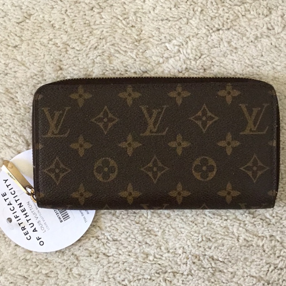 🔸PRICE FIRM🔸Authentic Louis Vuitton Monogram Long Zippy Wallet